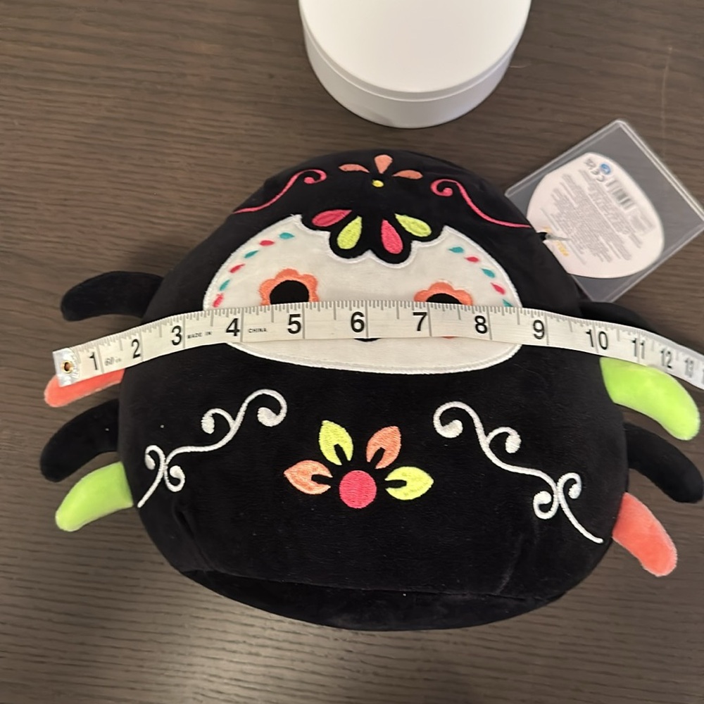 Squishmallows Gjemail the Spider (Day of the Dead) - Picture 10 of 10